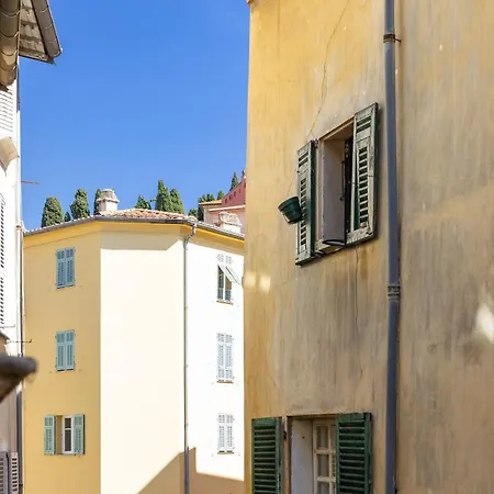 Apartment Cozy Retreat In Old Nizza