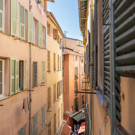 Cozy Retreat In Old Nizza
